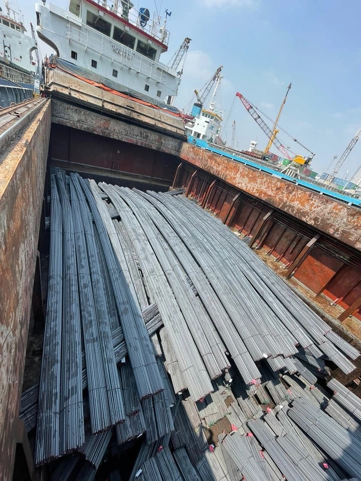 Distribusi Besi Beton Skala Besar